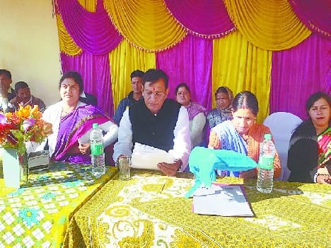 the Bhumkia village reached Dwarahat MLA Madan Singh Bisht